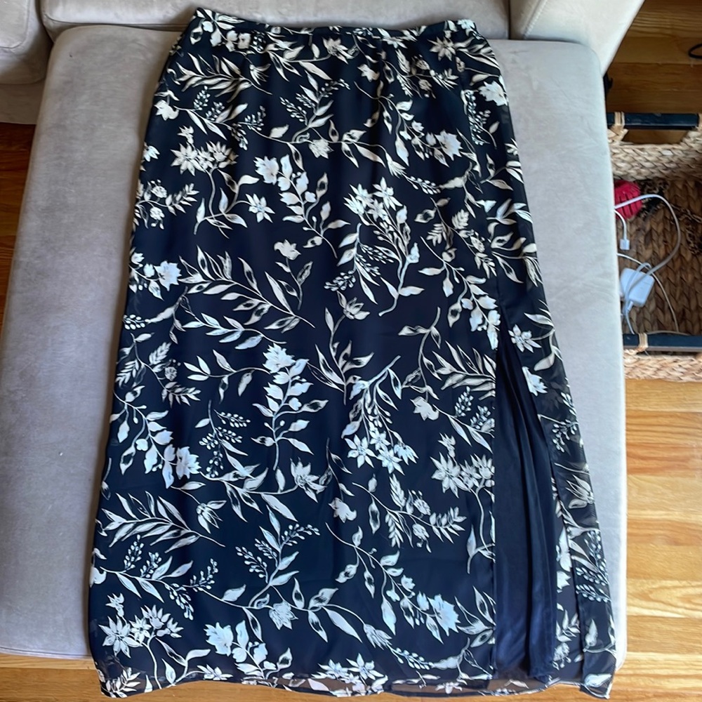 Bicé Ankle Length Black Skirt with Floral Prints and Left Leg Slit Size 10
